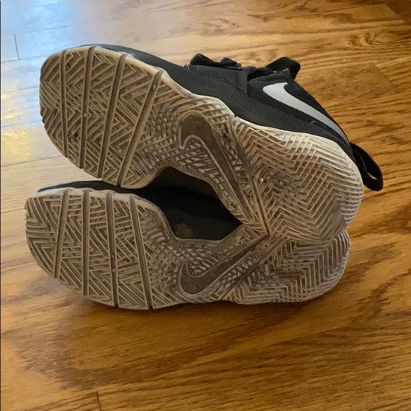 Nike Team Hustle tie and Velcro sneakers - Picture 3 of 6